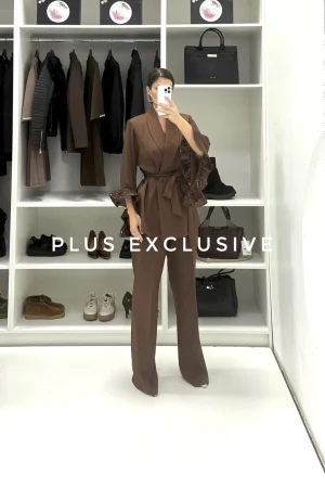 Braon komplet sa detaljima