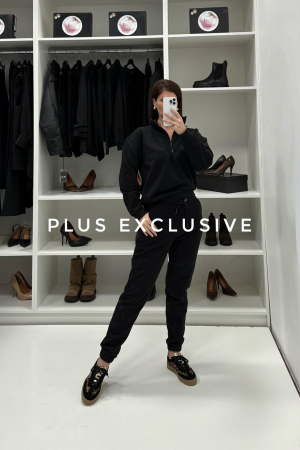 Postavljena komplet trenerka