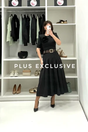 Crna bluza sa naramenicama