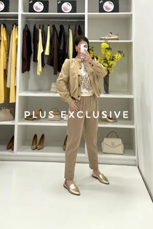 Bež pantalone sa dugmićima