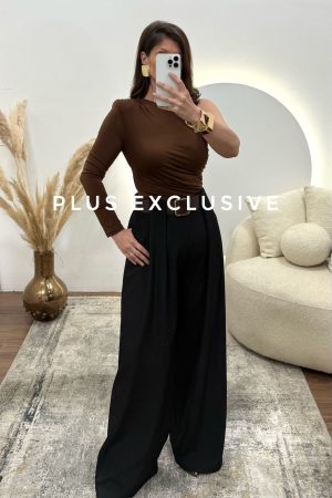 Asimetrična bluza sa naramenicom